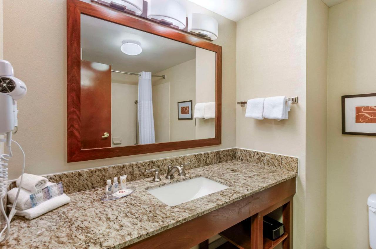 Comfort Inn & Suites Christiansburg I-81 Экстерьер фото