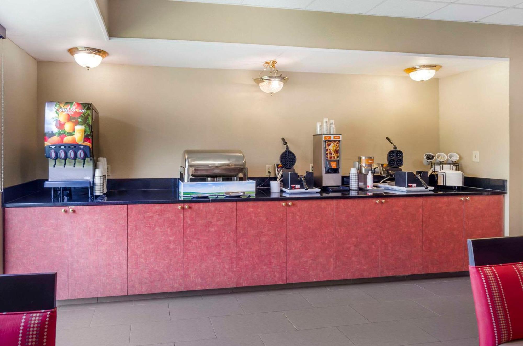 Comfort Inn & Suites Christiansburg I-81 Экстерьер фото
