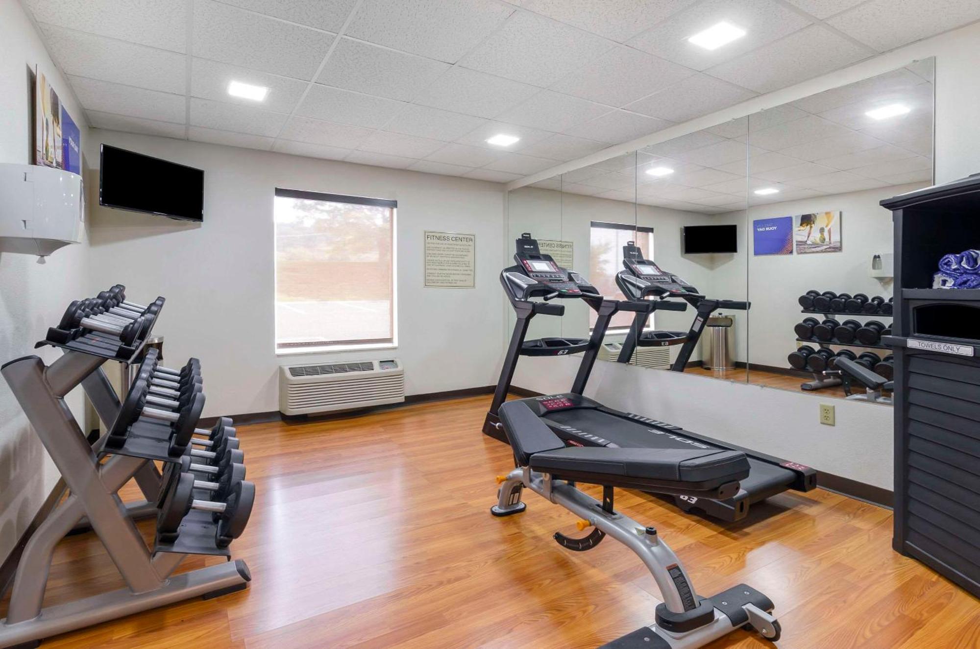Comfort Inn & Suites Christiansburg I-81 Экстерьер фото