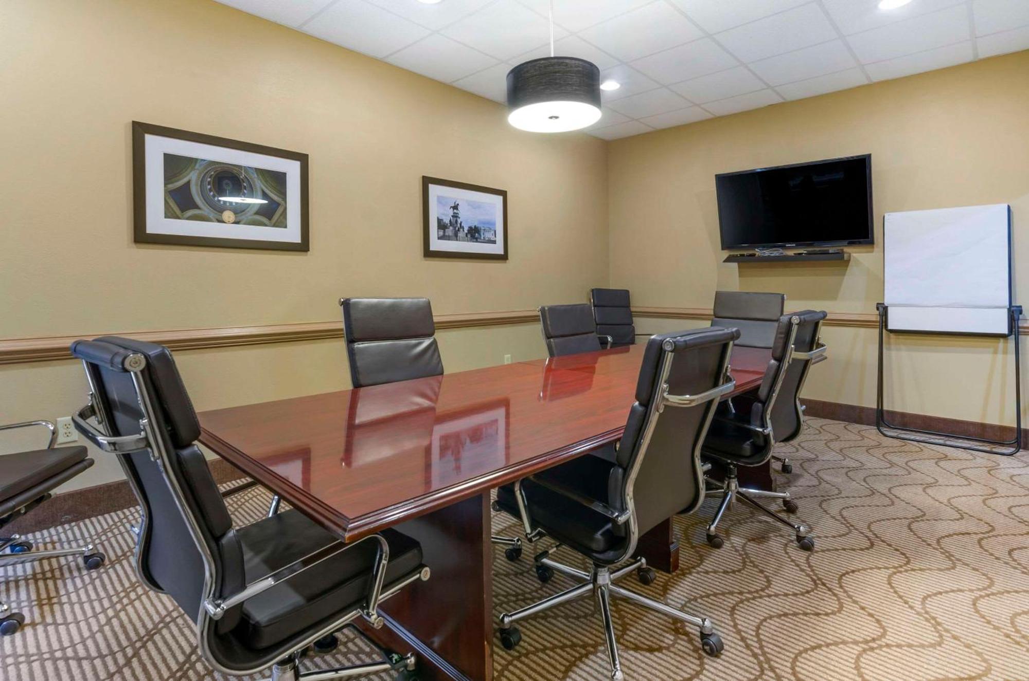 Comfort Inn & Suites Christiansburg I-81 Экстерьер фото
