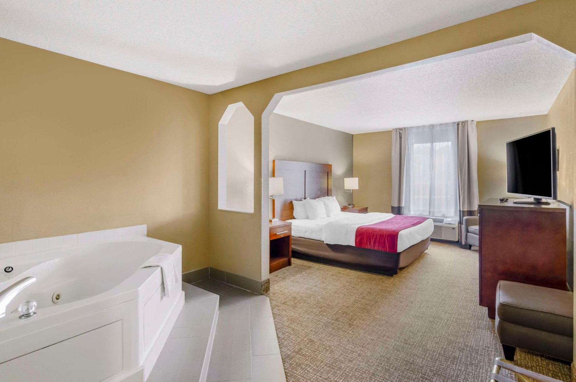 Comfort Inn & Suites Christiansburg I-81 Экстерьер фото