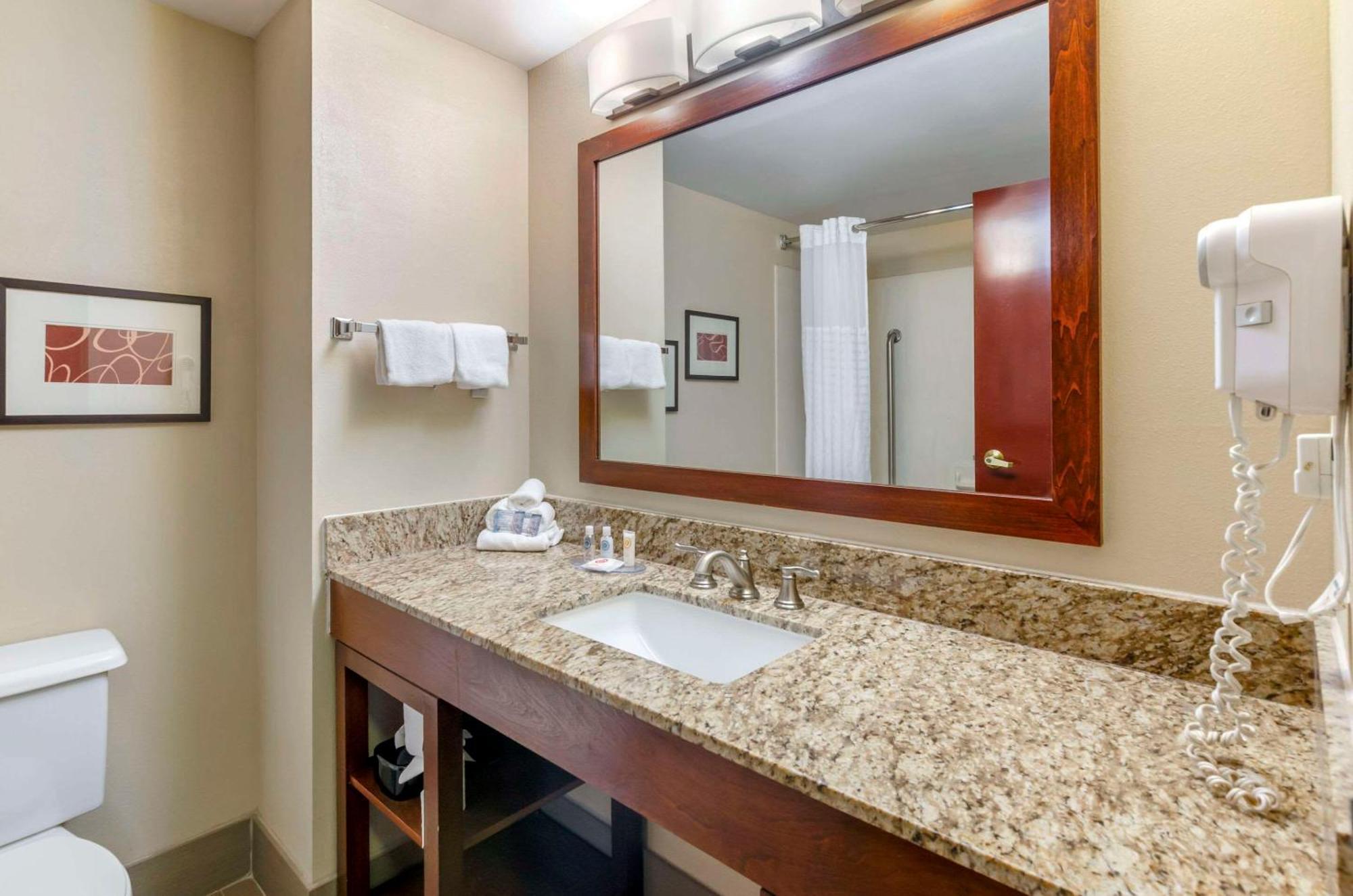 Comfort Inn & Suites Christiansburg I-81 Экстерьер фото