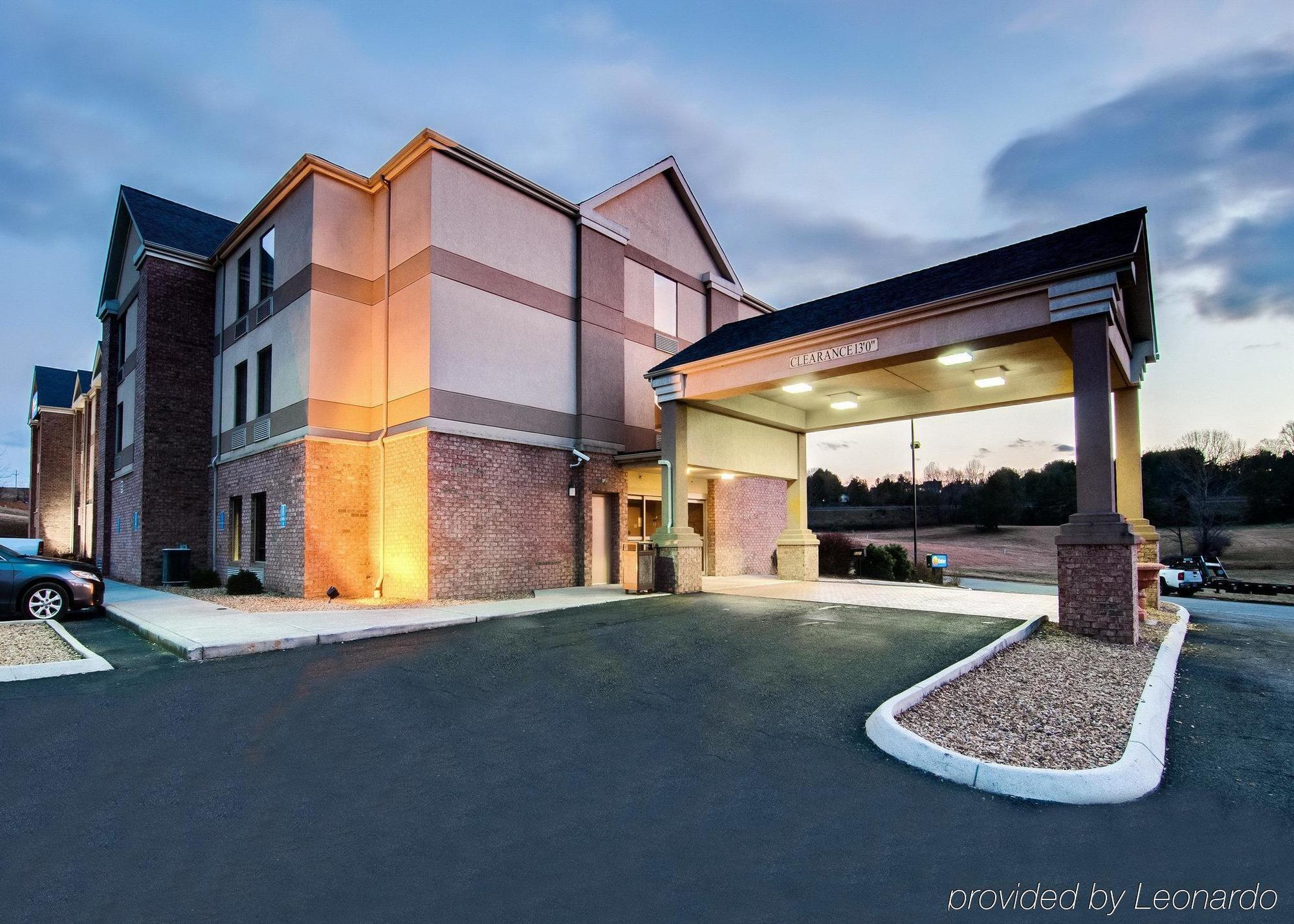 Comfort Inn & Suites Christiansburg I-81 Экстерьер фото