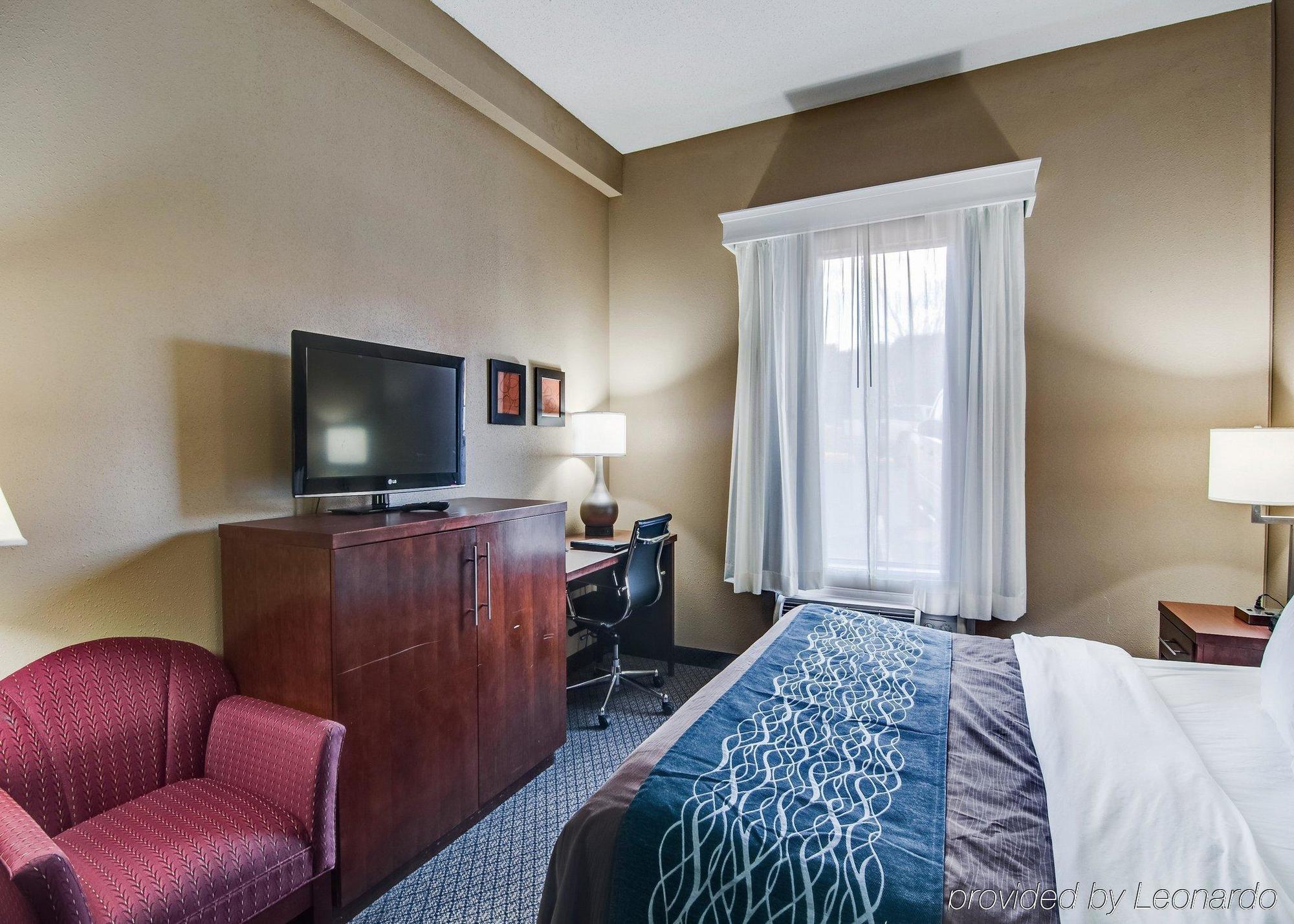 Comfort Inn & Suites Christiansburg I-81 Экстерьер фото