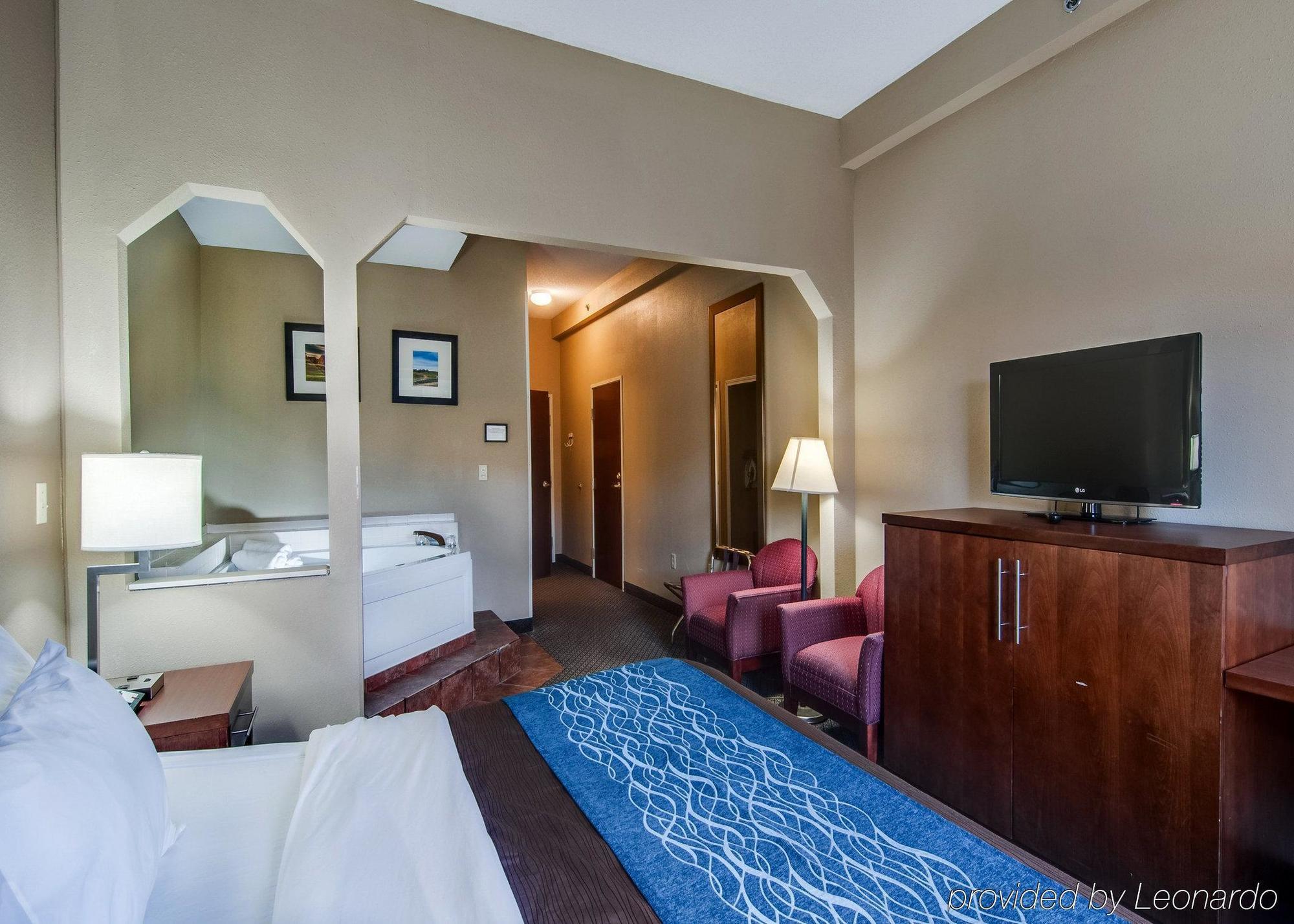 Comfort Inn & Suites Christiansburg I-81 Экстерьер фото