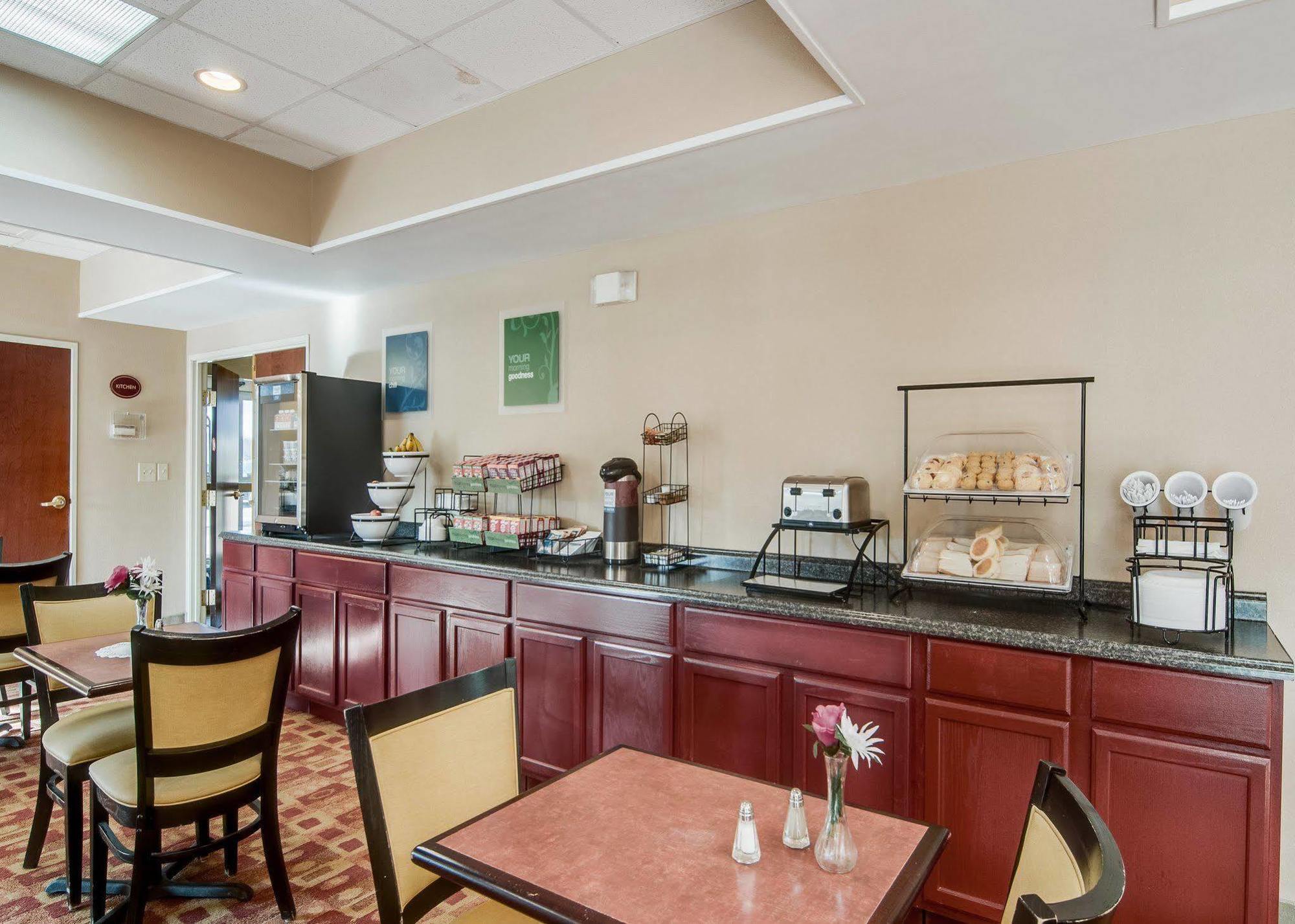 Comfort Inn & Suites Christiansburg I-81 Экстерьер фото