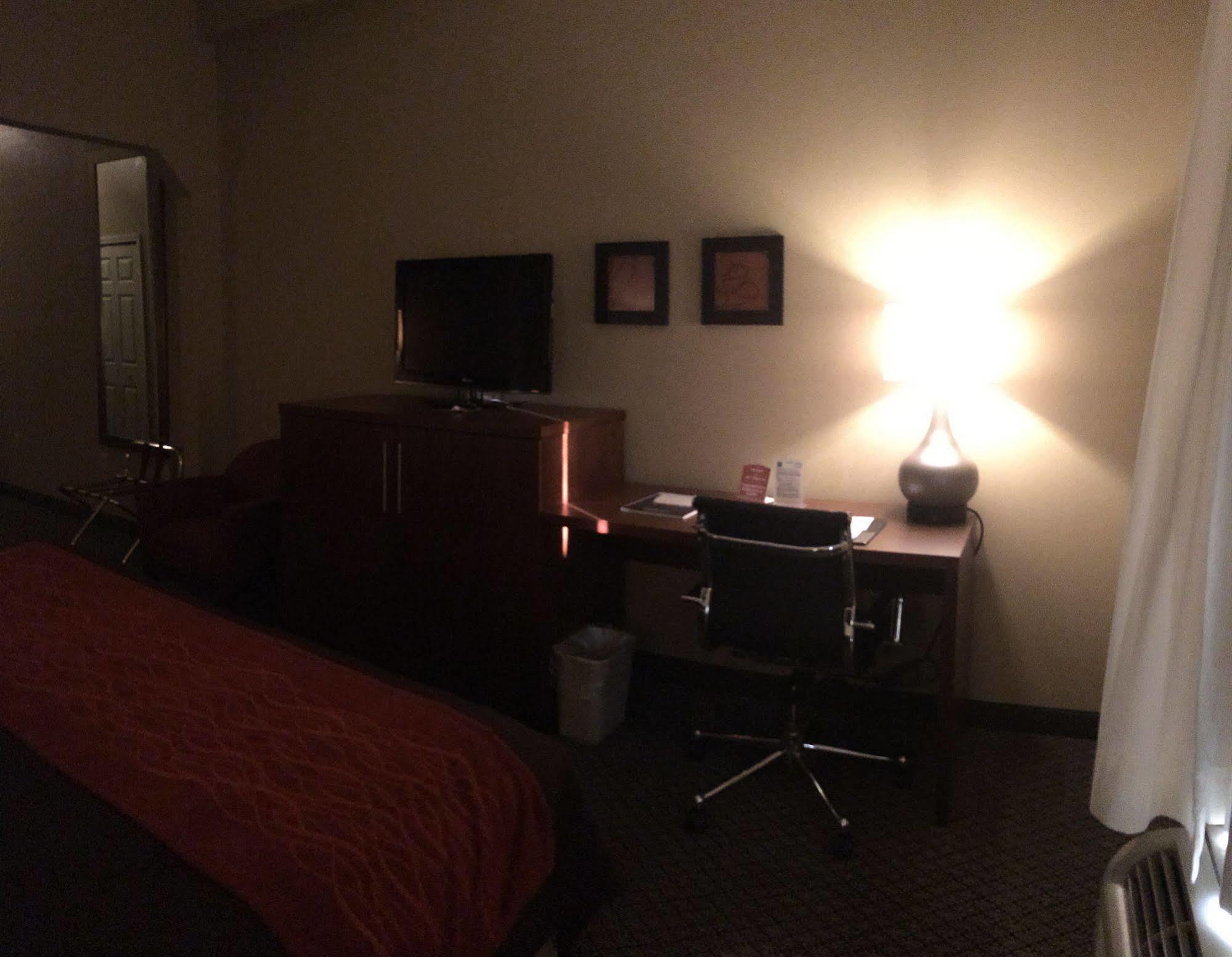 Comfort Inn & Suites Christiansburg I-81 Экстерьер фото