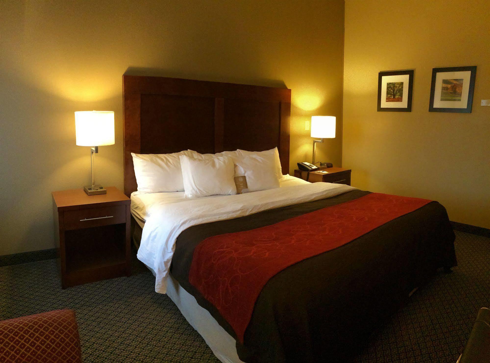 Comfort Inn & Suites Christiansburg I-81 Экстерьер фото