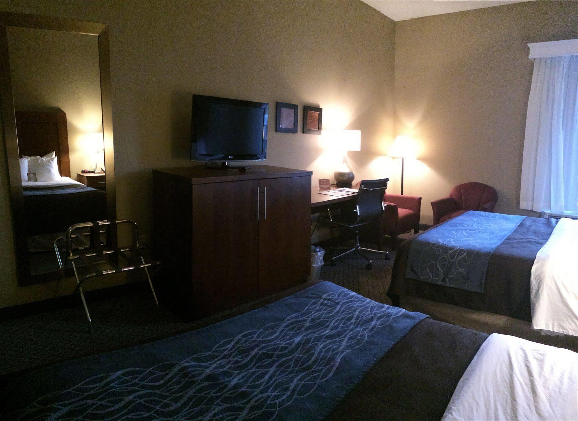 Comfort Inn & Suites Christiansburg I-81 Экстерьер фото