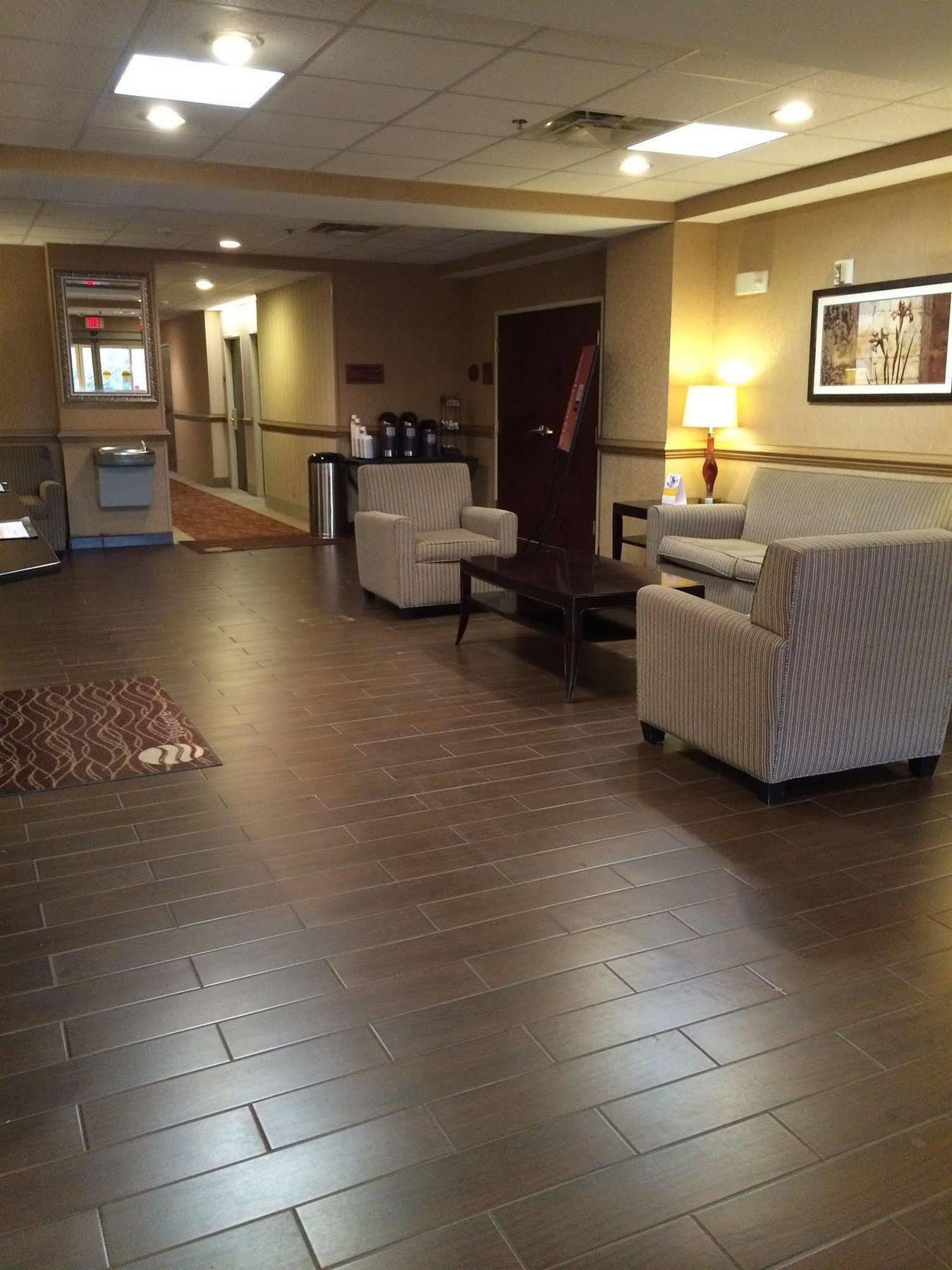 Comfort Inn & Suites Christiansburg I-81 Экстерьер фото