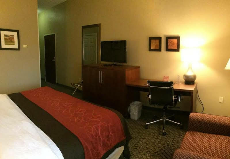 Comfort Inn & Suites Christiansburg I-81 Экстерьер фото